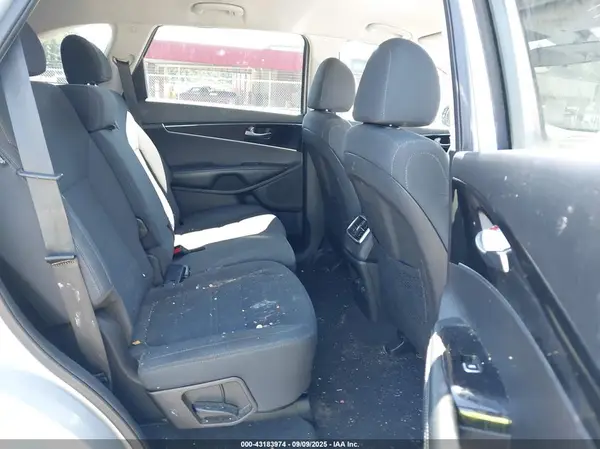 5XYPGDA50KG476743 2019 KIA SORENTO - Image 8
