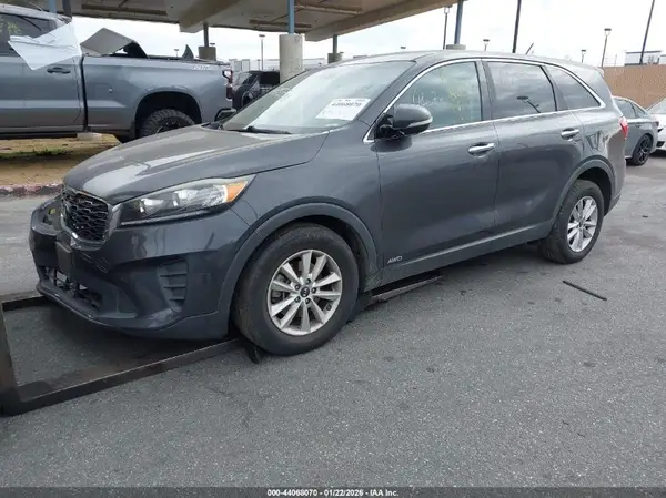 5XYPGDA50KG486169 2019 KIA SORENTO - Image 2