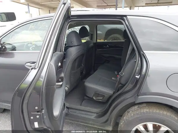 5XYPGDA50KG486169 2019 KIA SORENTO - Image 8