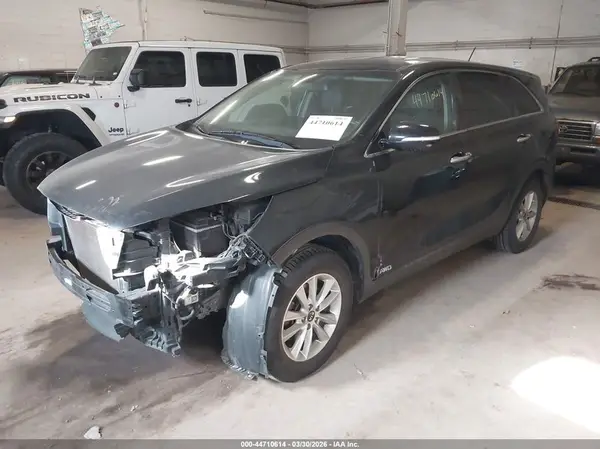 5XYPGDA50KG487841 2019 KIA SORENTO - Image 2