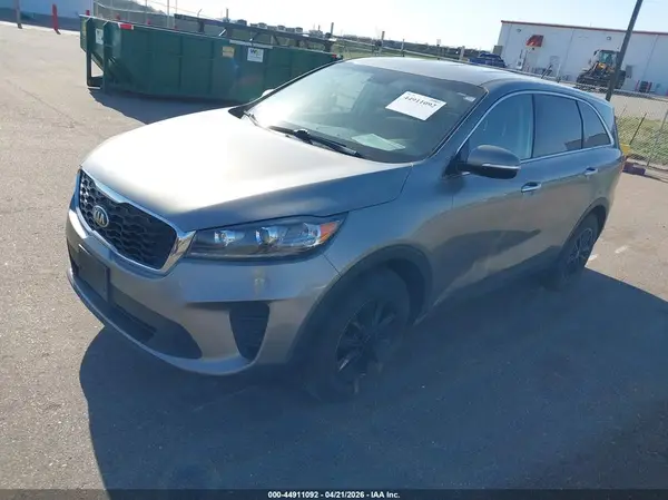 5XYPGDA50KG492179 2019 KIA SORENTO - Image 2