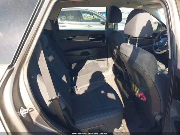 5XYPGDA50KG492179 2019 KIA SORENTO - Image 8