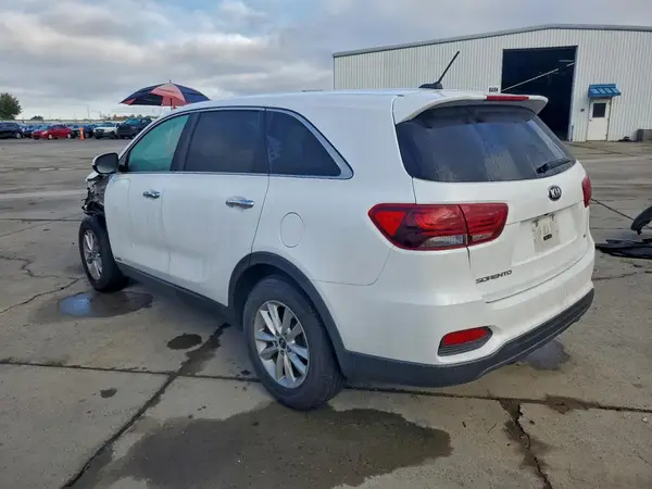 5XYPGDA50KG504637 2019 KIA SORENTO - Image 2
