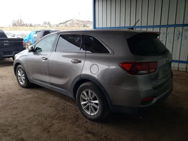 5XYPGDA50KG521020 2019 KIA SORENTO - Image 2