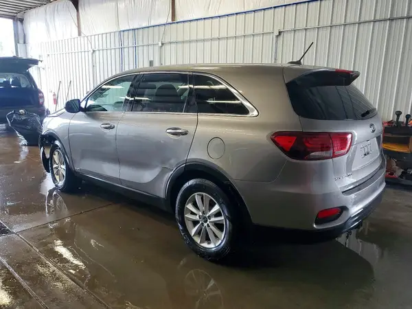 5XYPGDA50KG547004 2019 KIA SORENTO - Image 2