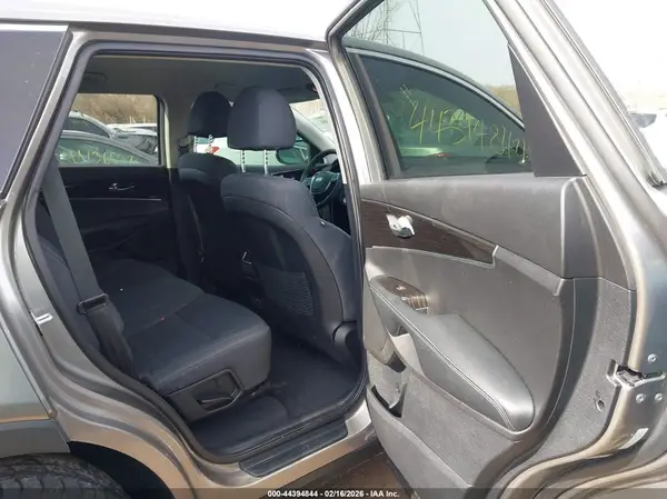 5XYPGDA50KG551909 2019 KIA SORENTO - Image 8