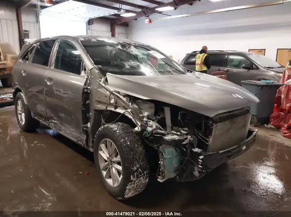 5XYPGDA50KG557256 2019 KIA SORENTO - Image 1