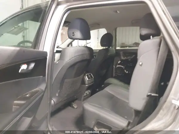 5XYPGDA50KG557256 2019 KIA SORENTO - Image 8