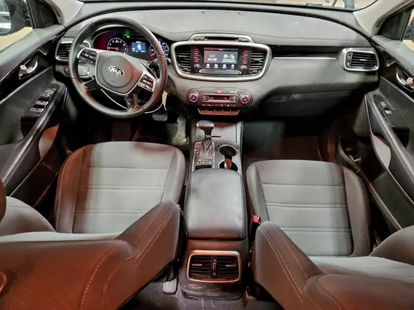 5XYPGDA50KG560240 2019 KIA SORENTO - Image 8