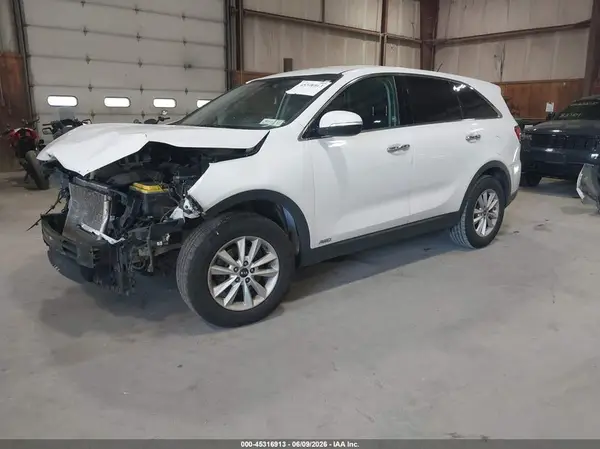 5XYPGDA50KG567611 2019 KIA SORENTO - Image 2