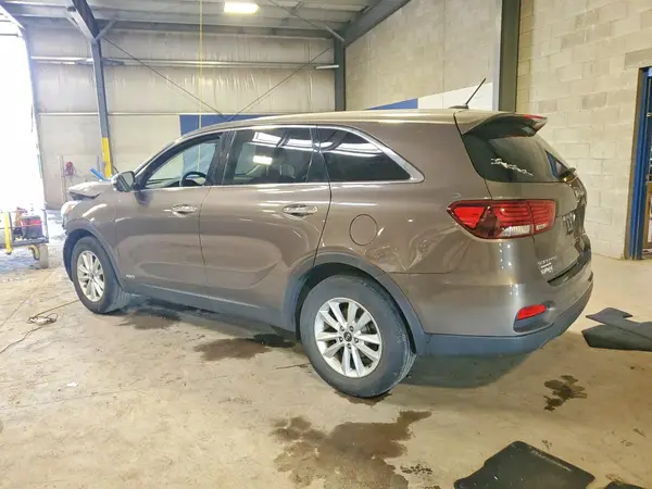5XYPGDA50KG572517 2019 KIA SORENTO - Image 2