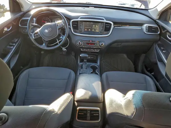 5XYPGDA50KG586594 2019 KIA SORENTO - Image 8