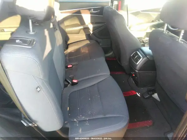 5XYPGDA50KG607900 2019 KIA SORENTO - Image 8