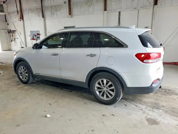 5XYPGDA51GG039017 2016 KIA SORENTO - Image 2
