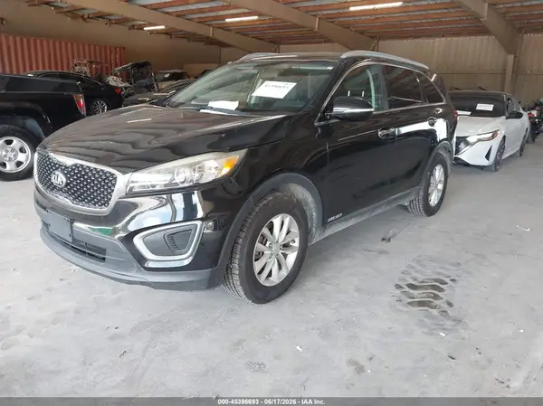 5XYPGDA51GG061325 2016 KIA SORENTO - Image 2
