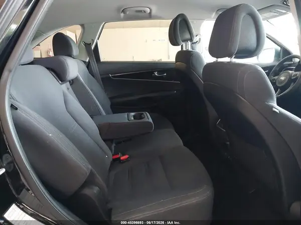 5XYPGDA51GG061325 2016 KIA SORENTO - Image 8