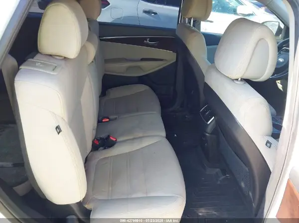 5XYPGDA51GG080862 2016 KIA SORENTO - Image 8