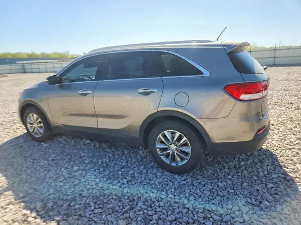 5XYPGDA51GG093885 2016 KIA SORENTO - Image 2
