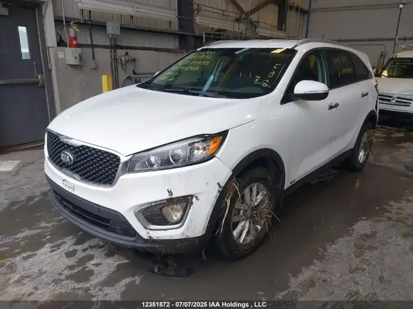 5XYPGDA51GG093904 2016 KIA SORENTO - Image 2