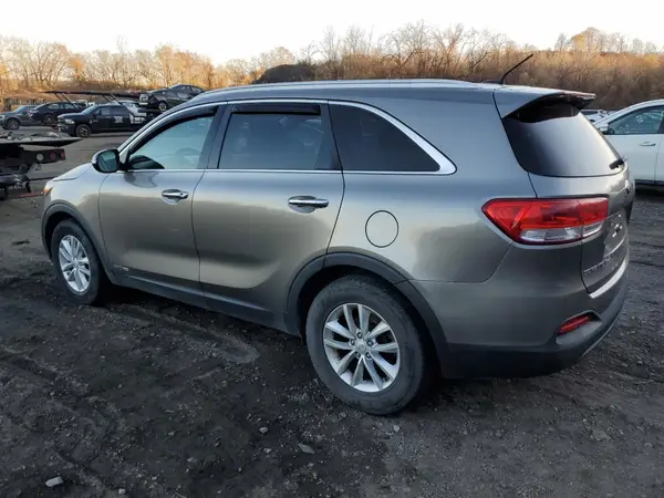 5XYPGDA51GG130692 2016 KIA SORENTO - Image 2