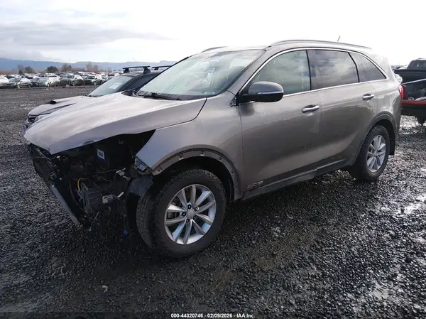 5XYPGDA51GG132037 2016 KIA SORENTO - Image 2