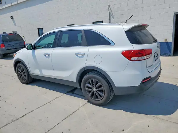 5XYPGDA51GG134399 2016 KIA SORENTO - Image 2