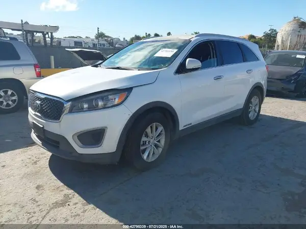 5XYPGDA51GG135486 2016 KIA SORENTO - Image 2