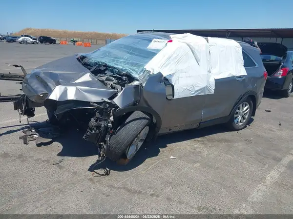 5XYPGDA51GG139909 2016 KIA SORENTO - Image 2