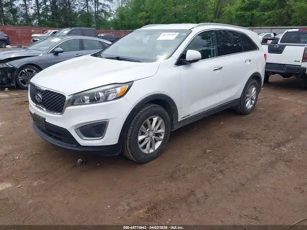 5XYPGDA51GG174420 2016 KIA SORENTO - Image 2