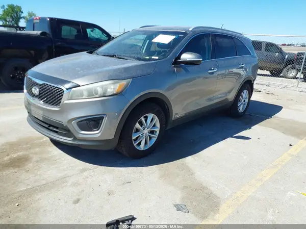 5XYPGDA51GG175518 2016 KIA SORENTO - Image 2