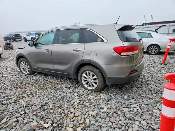 5XYPGDA51GG178919 2016 KIA SORENTO - Image 2