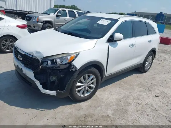 5XYPGDA51HG193468 2017 KIA SORENTO - Image 2