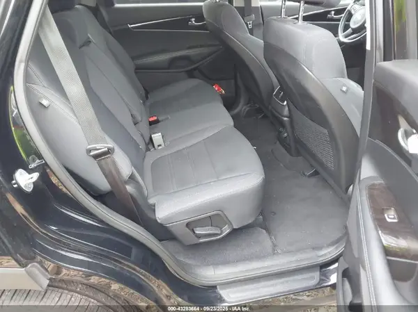 5XYPGDA51HG204226 2017 KIA SORENTO - Image 8