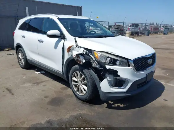 5XYPGDA51HG206607 2017 KIA SORENTO - Image 1