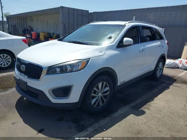 5XYPGDA51HG206607 2017 KIA SORENTO - Image 2