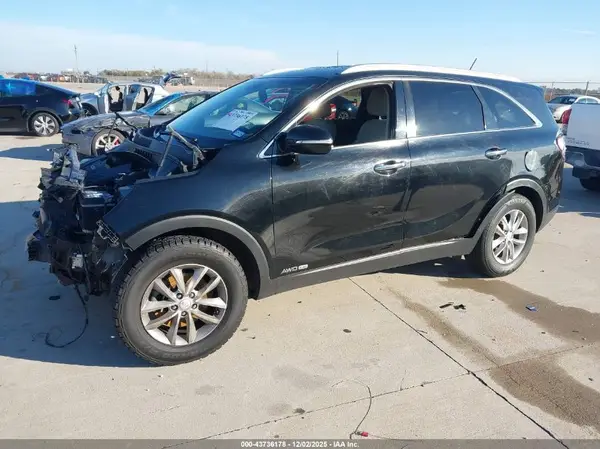 5XYPGDA51HG208731 2017 KIA SORENTO - Image 2