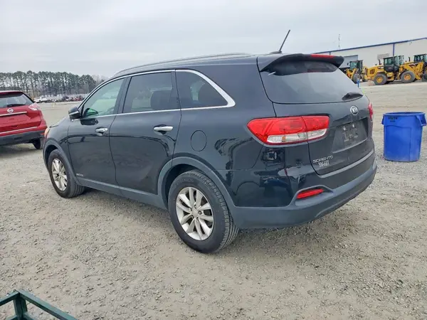 5XYPGDA51HG215940 2017 KIA SORENTO - Image 2