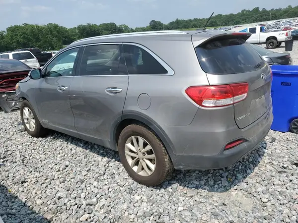 5XYPGDA51HG216943 2017 KIA SORENTO - Image 2