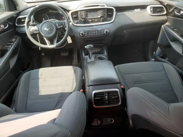 5XYPGDA51HG216943 2017 KIA SORENTO - Image 8