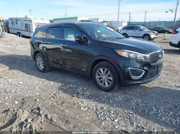 5XYPGDA51HG231698 2017 KIA SORENTO - Image 1