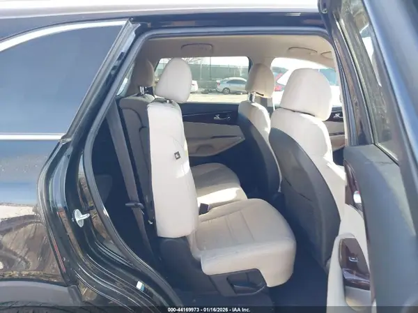 5XYPGDA51HG231698 2017 KIA SORENTO - Image 8