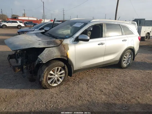 5XYPGDA51HG235248 2017 KIA SORENTO - Image 2
