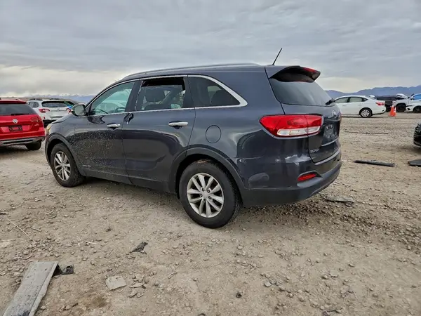 5XYPGDA51HG279086 2017 KIA SORENTO - Image 2