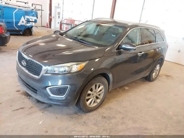 5XYPGDA51HG291805 2017 KIA SORENTO - Image 2