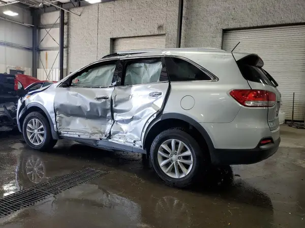 5XYPGDA51HG293036 2017 KIA SORENTO - Image 2