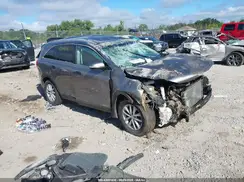 5XYPGDA51HG309381 2017 KIA SORENTO