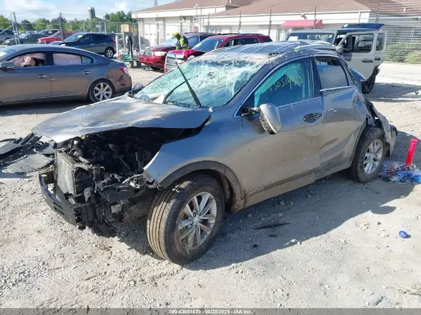 5XYPGDA51HG309381 2017 KIA SORENTO - Image 2