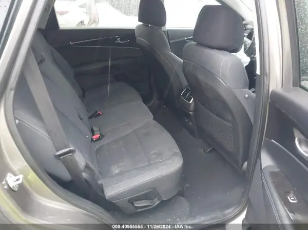 5XYPGDA51HG313219 2017 KIA SORENTO - Image 8