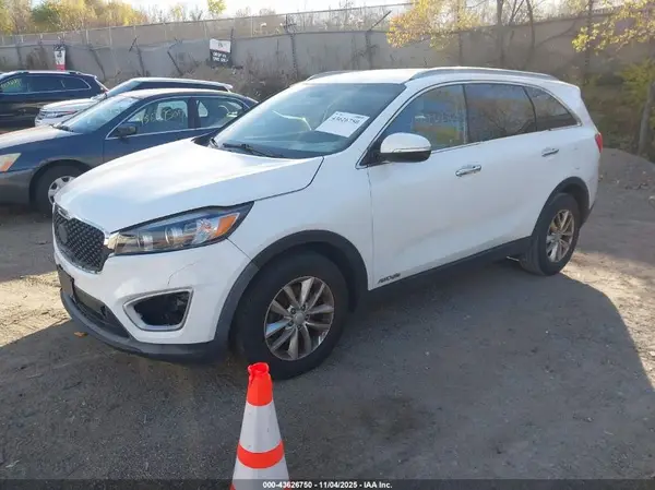 5XYPGDA51HG313379 2017 KIA SORENTO - Image 2