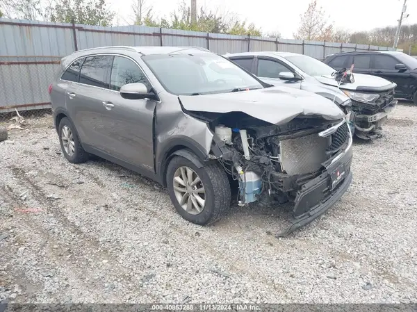 5XYPGDA51HG317352 2017 KIA SORENTO - Image 1